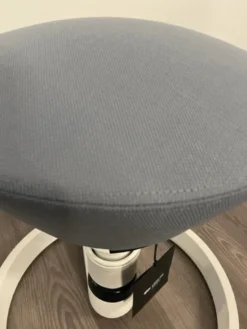 Aeris Swopper Standard, Fußring weiß, Bezug pastellblau
