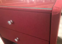 Roter Nachttisch für Boxspringbett