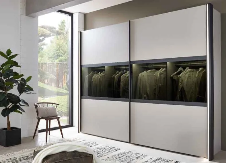 Split Schwebetürenschrank grau
