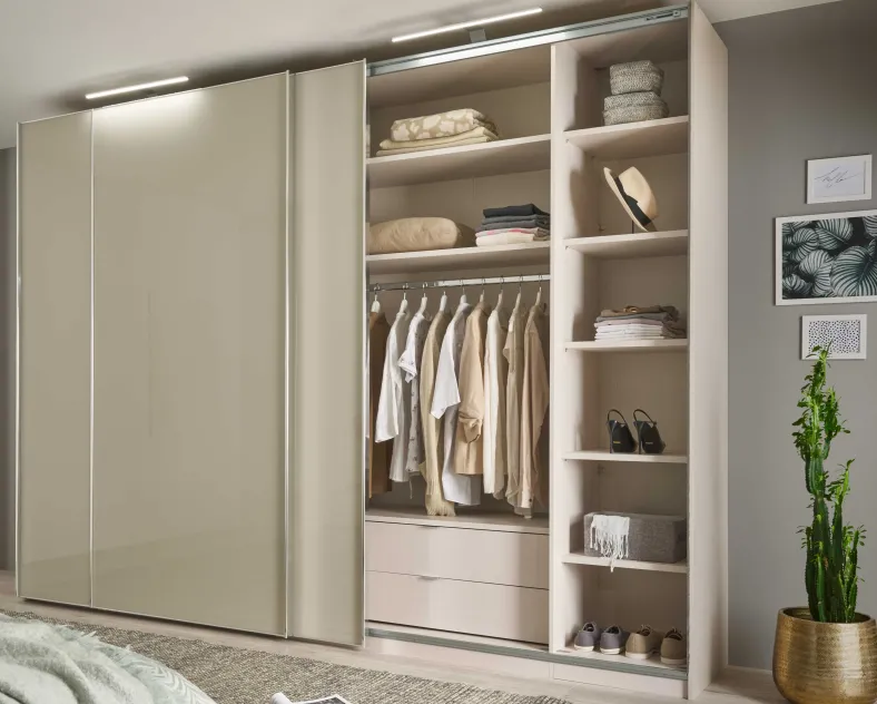 Staud Sonett Kleiderschrank mit Spiegel