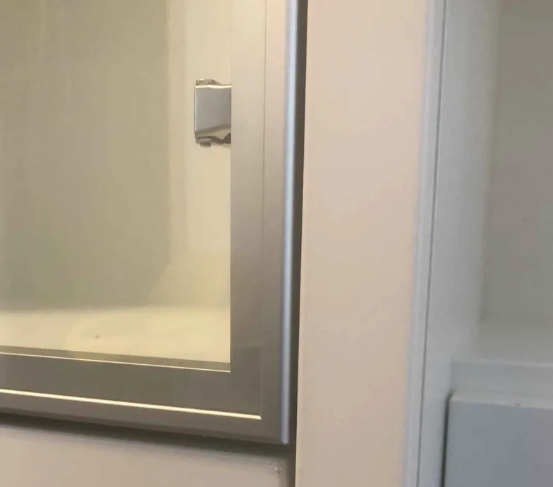 Vitrinenschrank weiß